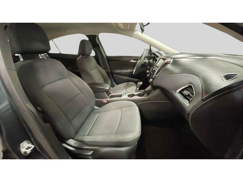 Used 2018 Chevrolet Cruze LT image 16