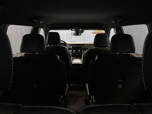 Used 2023 Jeep Grand Cherokee L Laredo image 32