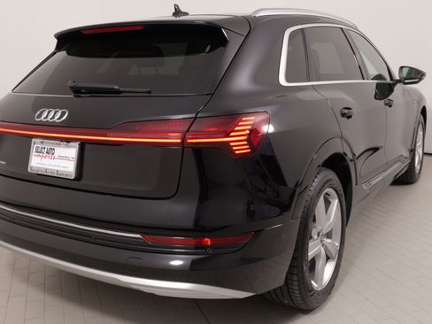 Used 2019 Audi e-tron Prestige w/ Prestige Package image 13