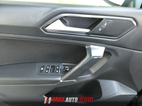 Used 2018 Volkswagen Tiguan SE w/ Panoramic Sunroof Package AWD/4WD image 52