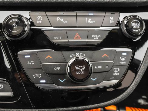 New 2026 Chrysler Pacifica Select image 19