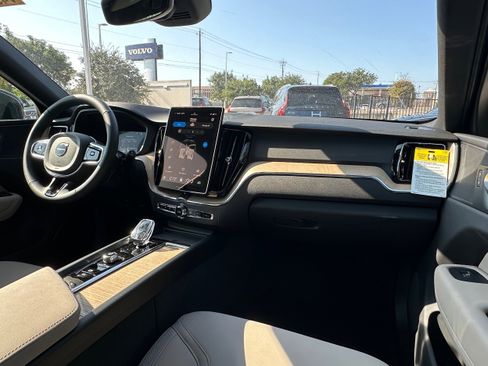 New 2026 Volvo XC60 B5 Core image 10