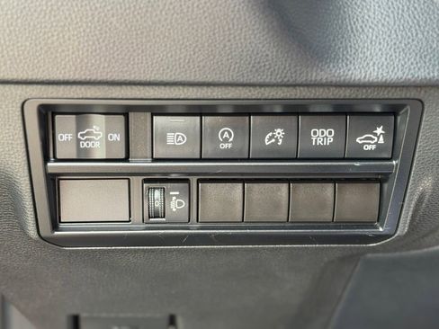 Used 2022 Toyota Tundra SR5 w/ SR5 Convenience Package AWD/4WD image 26