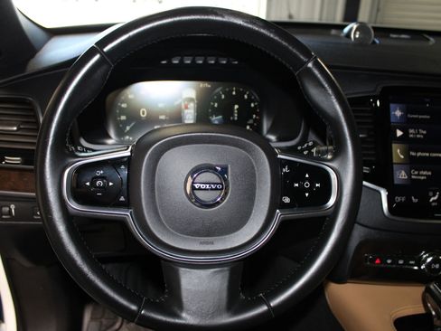 Used 2017 Volvo XC90 T6 Momentum w/ Vision Package AWD/4WD image 10