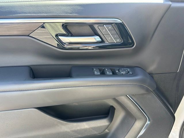 Certified 2025 Chevrolet Suburban LT AWD/4WD image 16