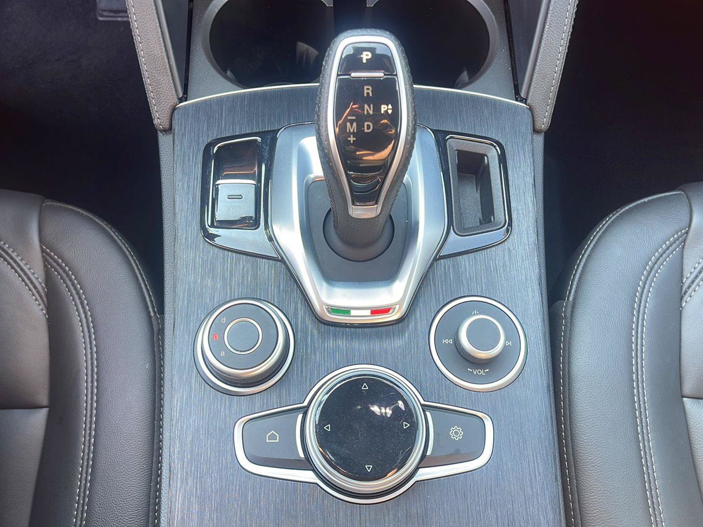 Used 2023 Alfa Romeo Stelvio Sprint AWD/4WD image 28