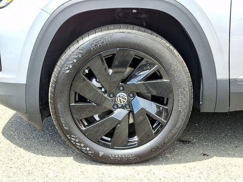 Certified 2025 Volkswagen Atlas Cross Sport SE w/ Black Wheel Package AWD/4WD image 8
