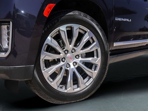Used 2023 GMC Yukon XL Denali AWD/4WD image 3