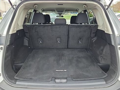 Used 2023 Nissan Rogue SV image 34