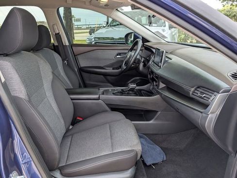 Used 2023 Nissan Rogue SV image 32