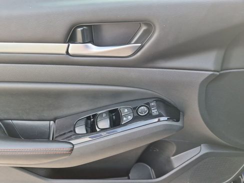 Used 2024 Nissan Altima 2.5 SR image 13