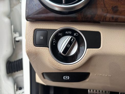 Used 2014 Mercedes-Benz GLK 350 4MATIC image 15