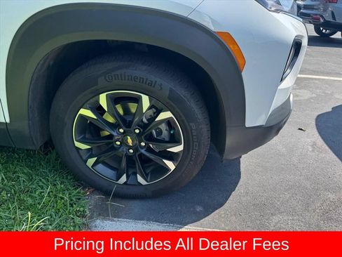 Used 2022 Chevrolet TrailBlazer LT w/ Convenience Package FWD image 2