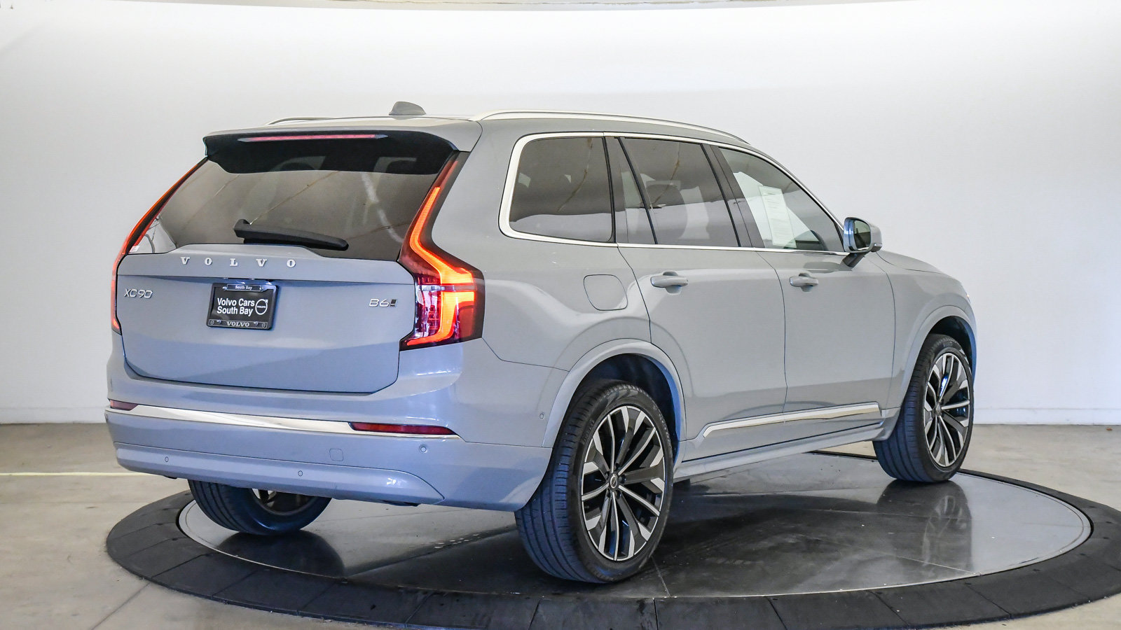 Certified 2026 Volvo XC90 B6 Plus AWD/4WD image 5