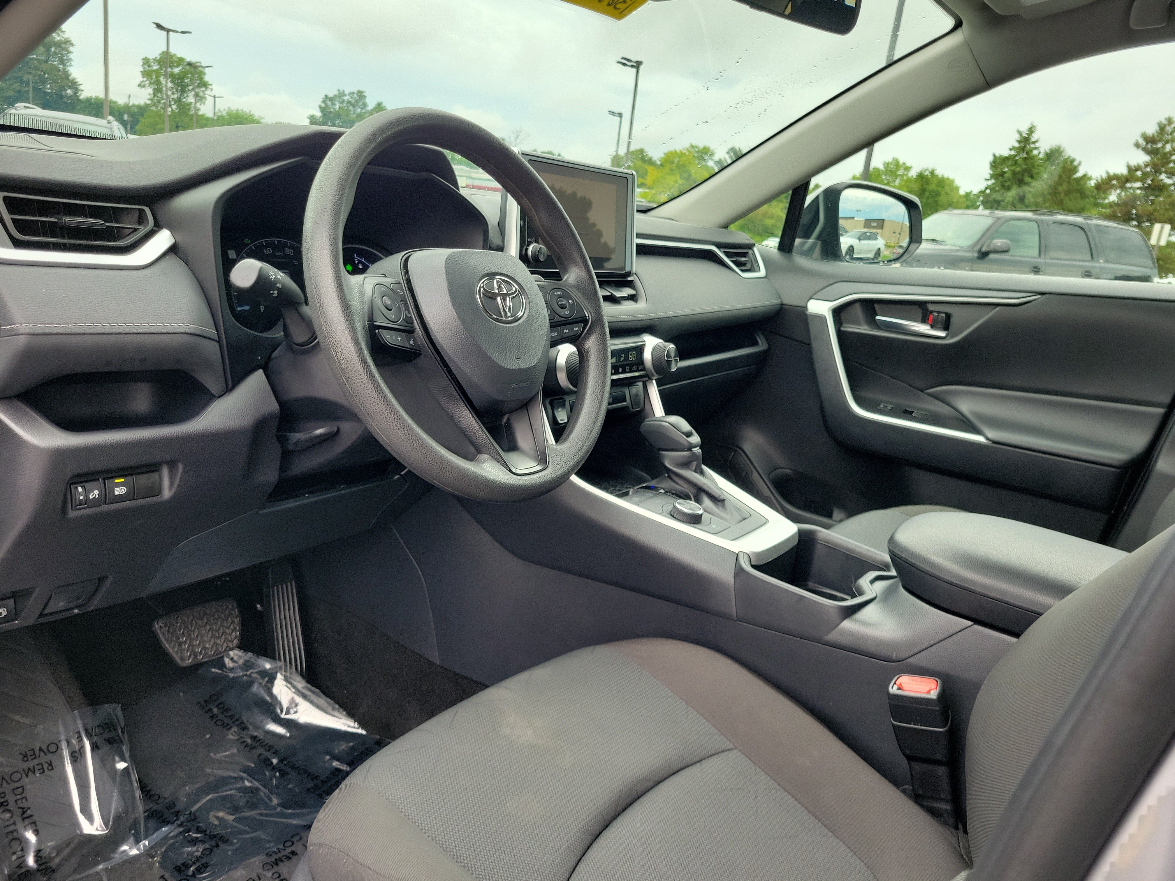 Used 2025 Toyota RAV4 XLE AWD/4WD image 19