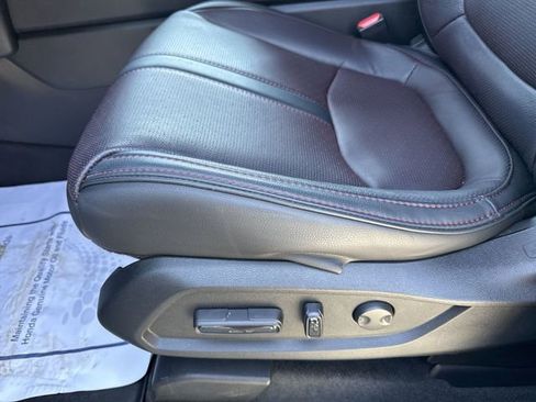 Used 2025 Honda Pilot Black Edition image 16