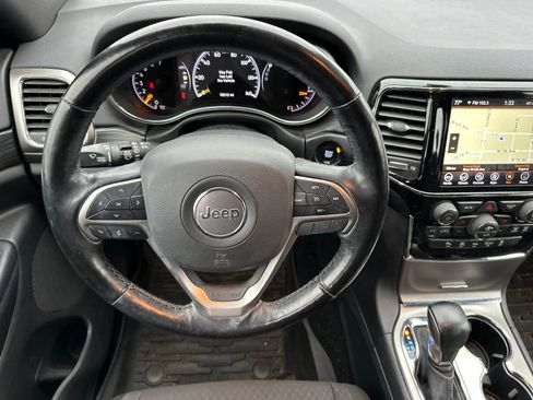 Used 2020 Jeep Grand Cherokee Laredo w/ 18" Wheel & 8.4" Radio Group image 14