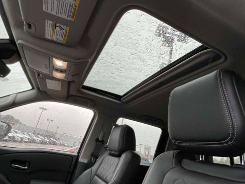 Used 2024 Nissan Frontier SL w/ Technology Package image 15