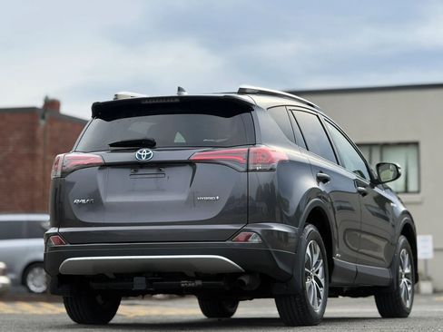 Used 2016 Toyota RAV4 XLE AWD/4WD image 5