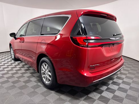 New 2026 Chrysler Pacifica Select image 17