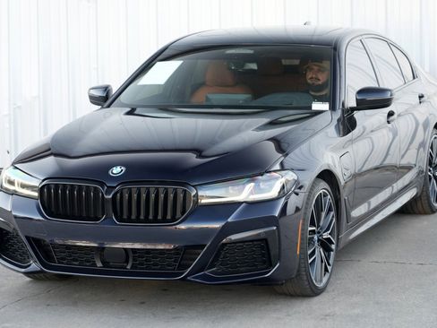 Used 2022 BMW 530e w/ Premium Package image 50