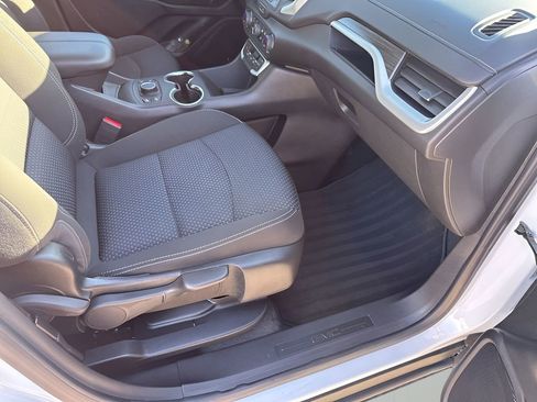 Used 2022 GMC Terrain SLE w/ Driver Convenience Package image 16