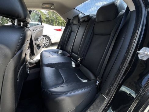 Used 2017 Chrysler 300 Limited RWD image 19