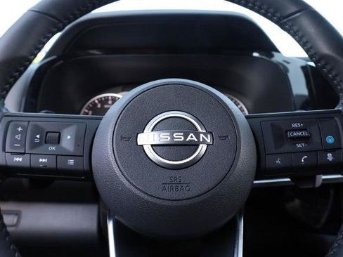 Used 2025 Nissan Pathfinder SV w/ SV Premium Package FWD image 13