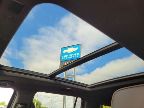 Used 2023 Chevrolet Suburban High Country AWD/4WD image 12