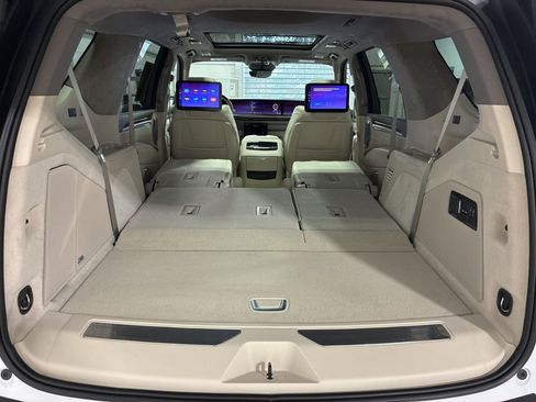 Used 2025 Cadillac Escalade Sport Platinum w/ LPO, ONYX Package image 28