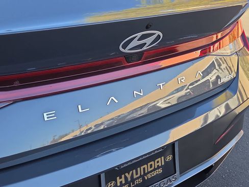 Used 2025 Hyundai Elantra Limited w/ Cargo Package FWD image 11