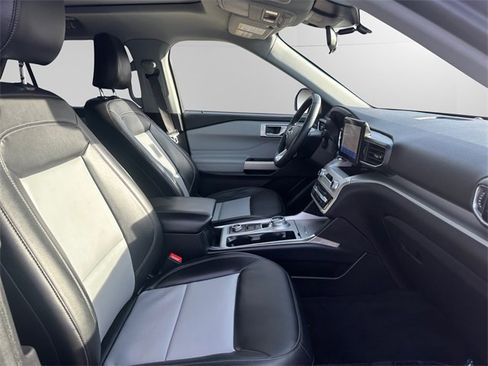Used 2022 Ford Explorer XLT w/ XLT Sport Appearance Package image 15