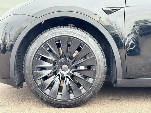 Used 2021 Tesla Model Y Long Range image 11