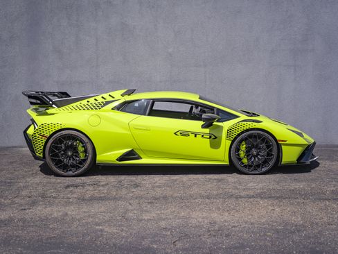 Used 2023 Lamborghini Huracan STO RWD image 6
