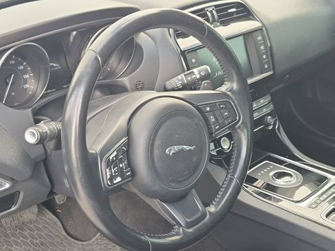 Used 2018 Jaguar XE Premium AWD/4WD image 6