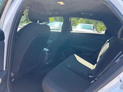 Used 2025 Hyundai Elantra SEL FWD image 23