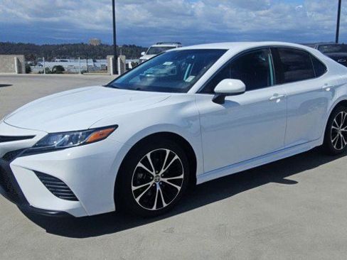 Used 2020 Toyota Camry SE FWD image 4