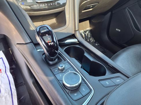 Used 2025 Cadillac XT6 Premium Luxury FWD image 7