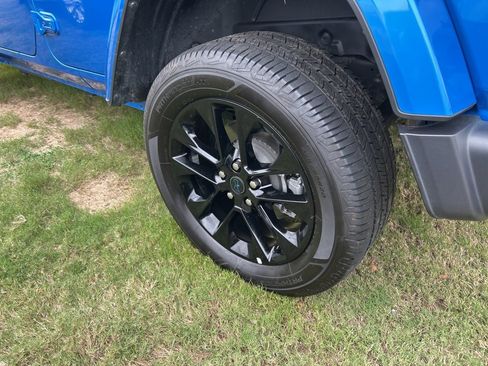 Used 2024 Jeep Wrangler Unlimited Sahara image 10