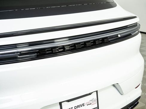 New 2026 Porsche Cayenne Coupe AWD/4WD image 37