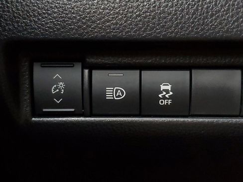 Certified 2023 Toyota Venza LE image 31