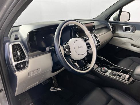 Used 2022 Kia Sorento SX Prestige w/ Panoramic Sunroof Package image 9