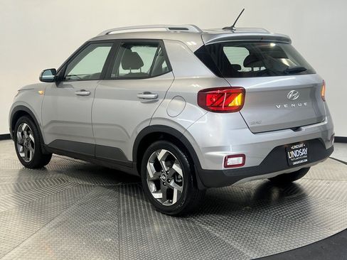 Used 2023 Hyundai Venue SEL image 5