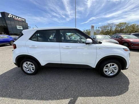 Used 2025 Hyundai Venue SE FWD image 7