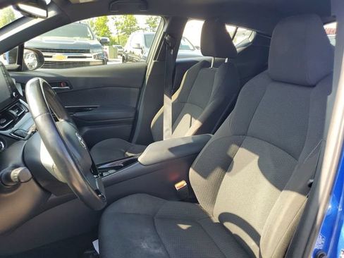 Used 2019 Toyota C-HR XLE FWD image 7
