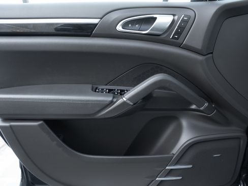 Used 2018 Porsche Cayenne image 21