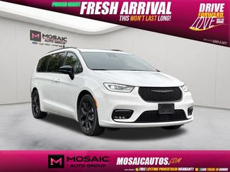 Used 2025 Chrysler Pacifica Limited FWD video 1