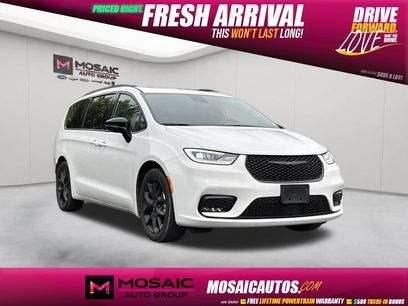 Used 2025 Chrysler Pacifica Limited