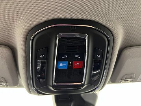 Used 2023 Jeep Grand Cherokee Laredo AWD/4WD image 36