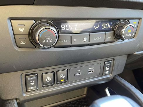 Used 2024 Nissan Frontier SV w/ SV Convenience Package image 24